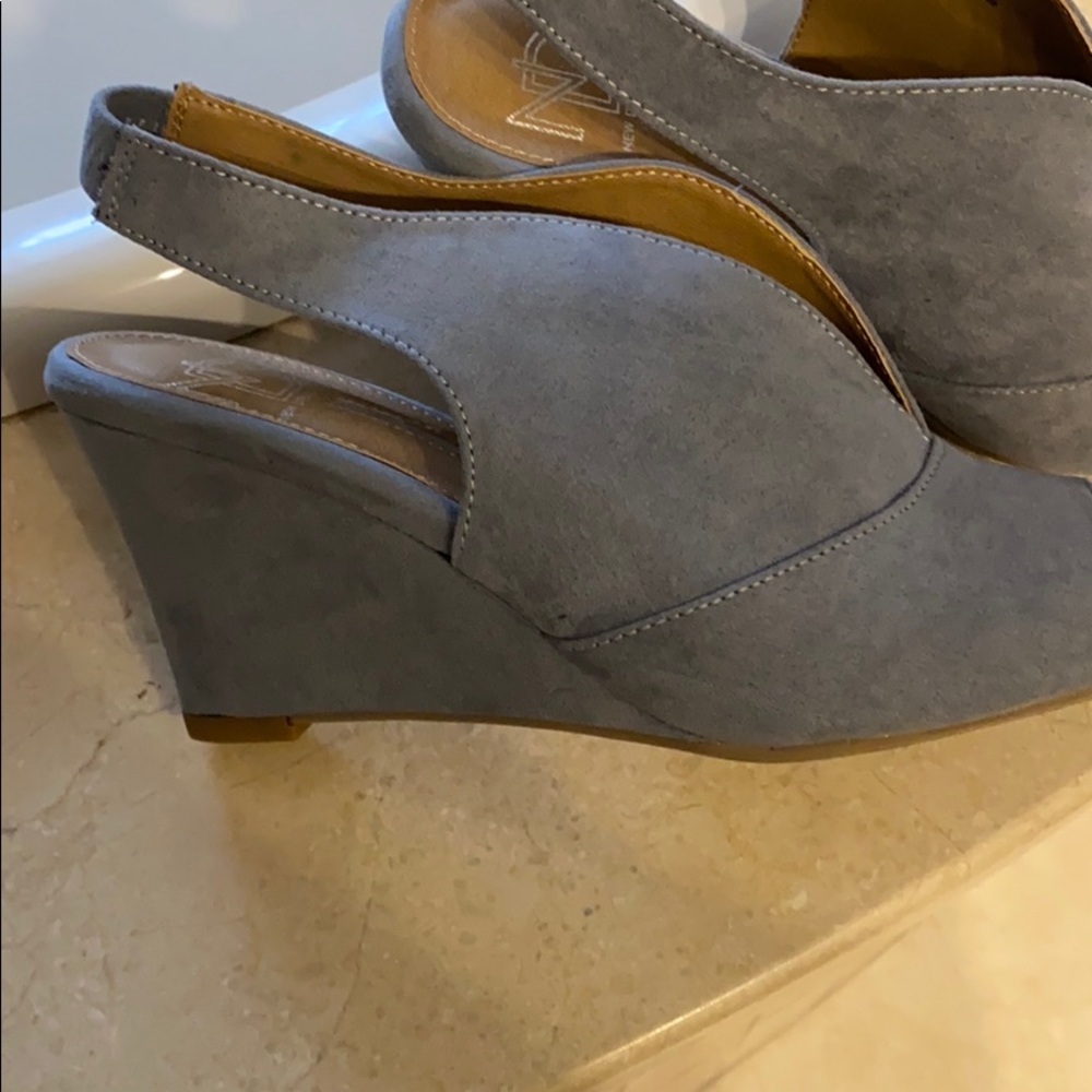 New Direction 👠 - Picture 2 of 2